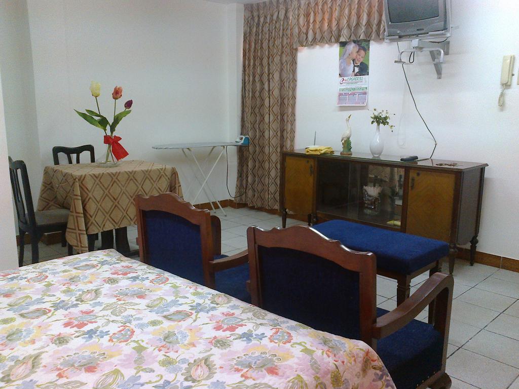 Strenua Santa Maria Suites Trujillo Ruang foto