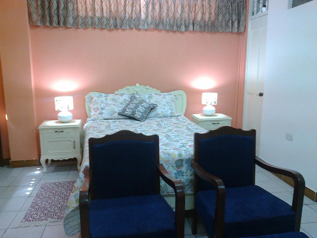 Strenua Santa Maria Suites Trujillo Ruang foto