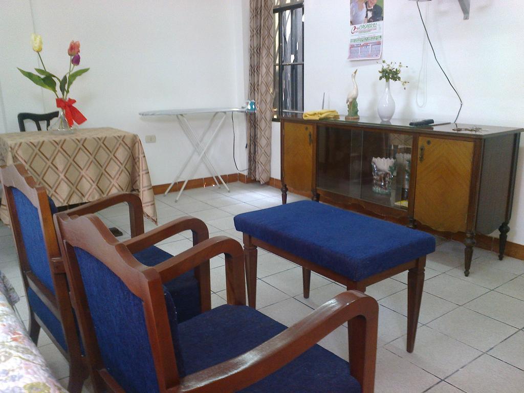 Strenua Santa Maria Suites Trujillo Ruang foto