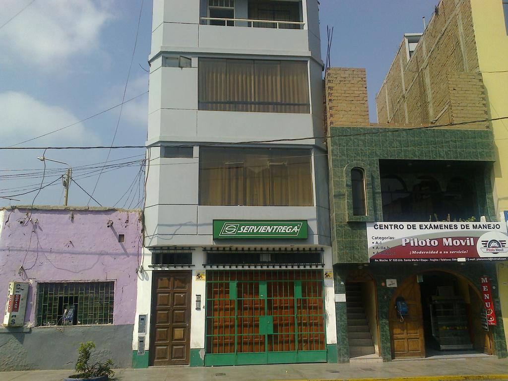 Strenua Santa Maria Suites Trujillo Bagian luar foto