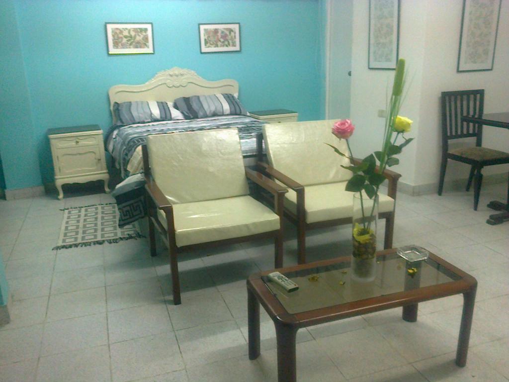Strenua Santa Maria Suites Trujillo Ruang foto