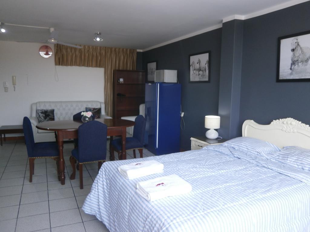 Strenua Santa Maria Suites Trujillo Bagian luar foto
