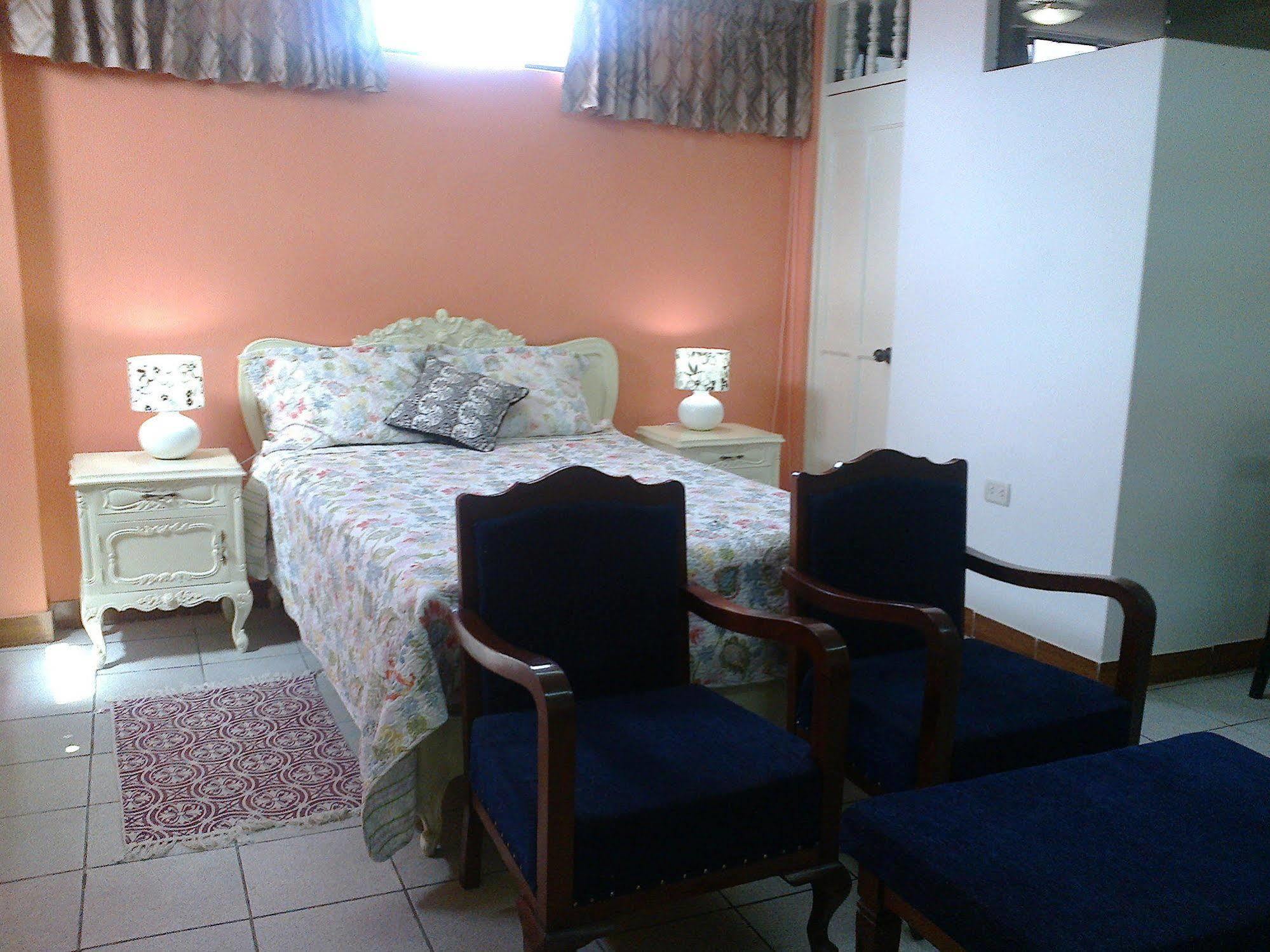 Strenua Santa Maria Suites Trujillo Bagian luar foto
