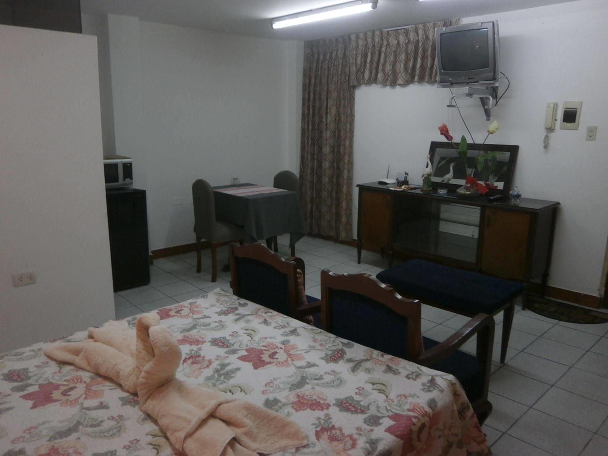 Strenua Santa Maria Suites Trujillo Bagian luar foto