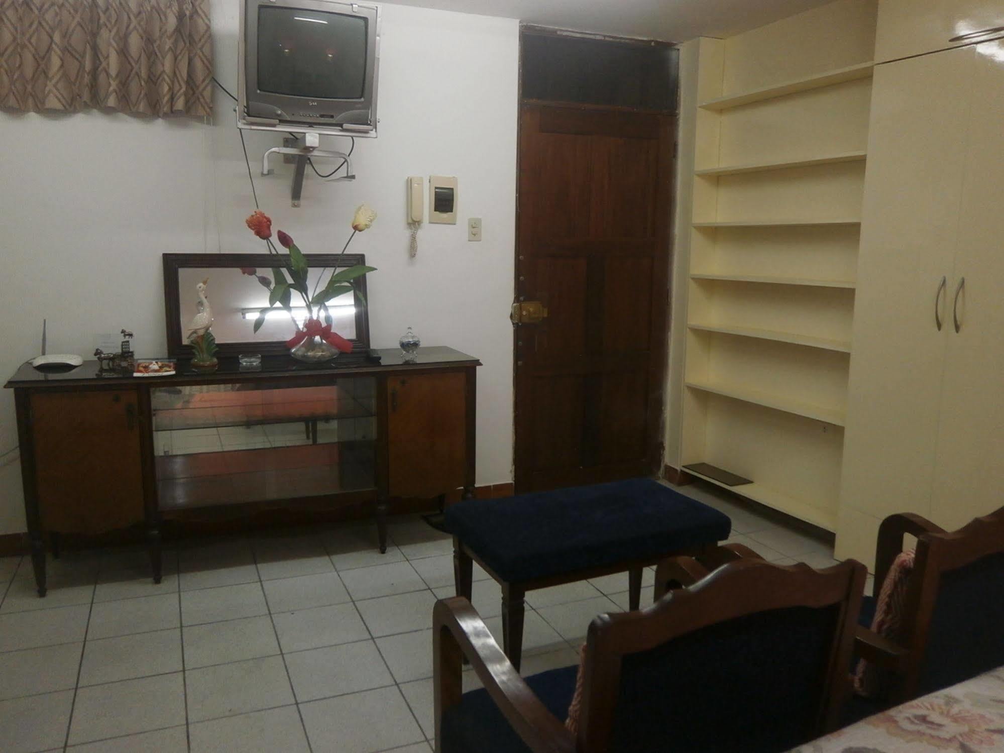 Strenua Santa Maria Suites Trujillo Bagian luar foto