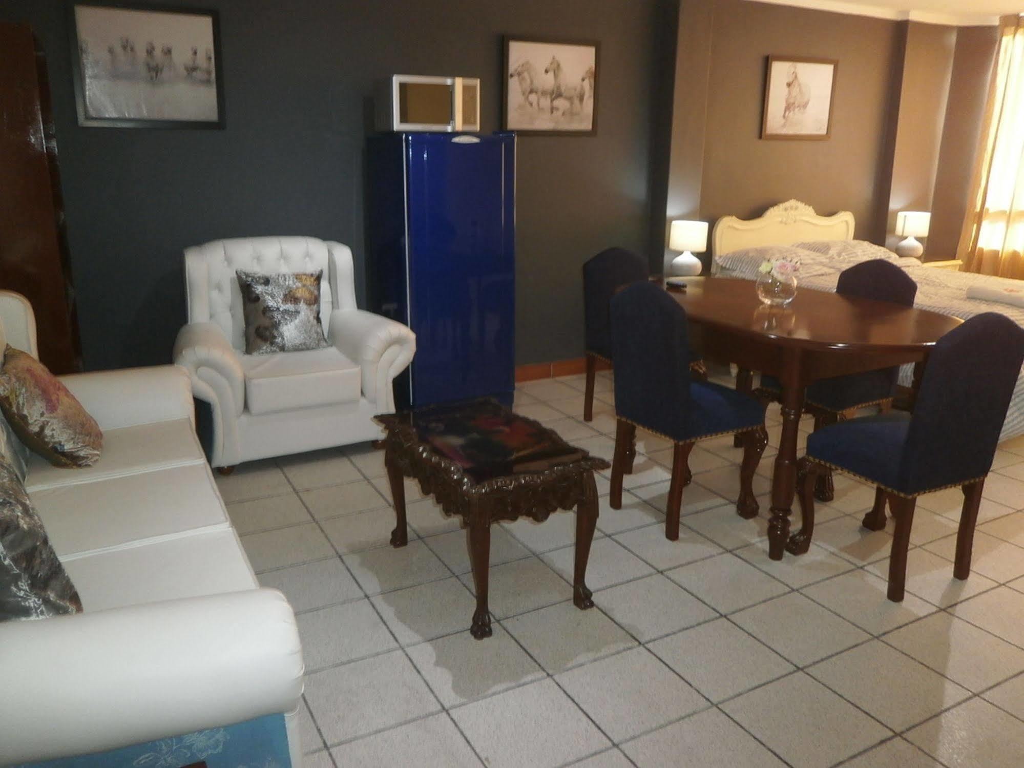 Strenua Santa Maria Suites Trujillo Bagian luar foto