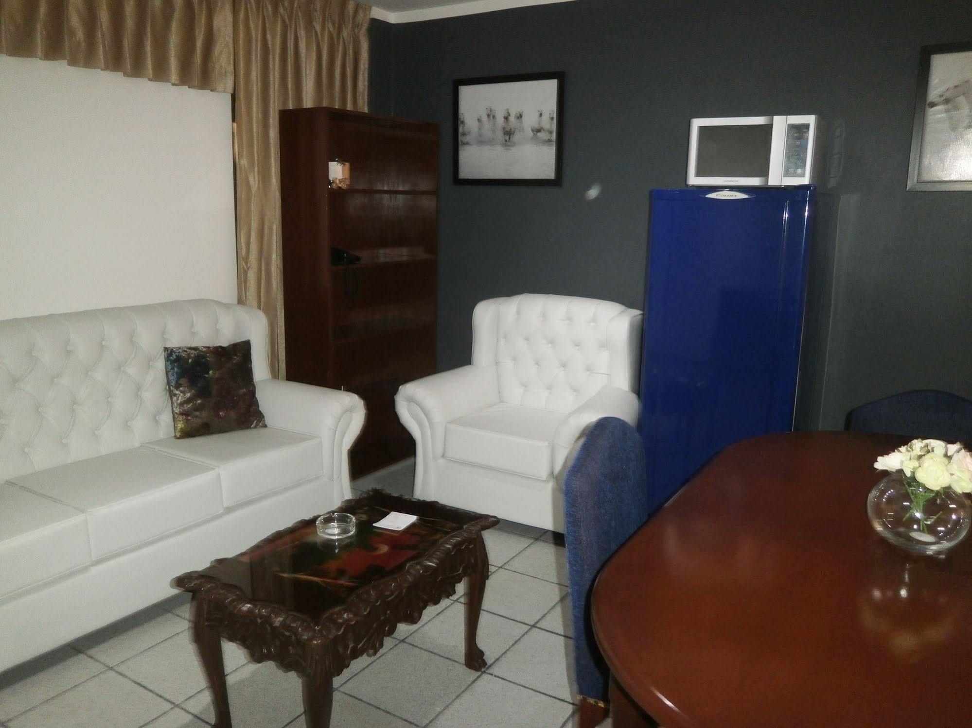 Strenua Santa Maria Suites Trujillo Bagian luar foto