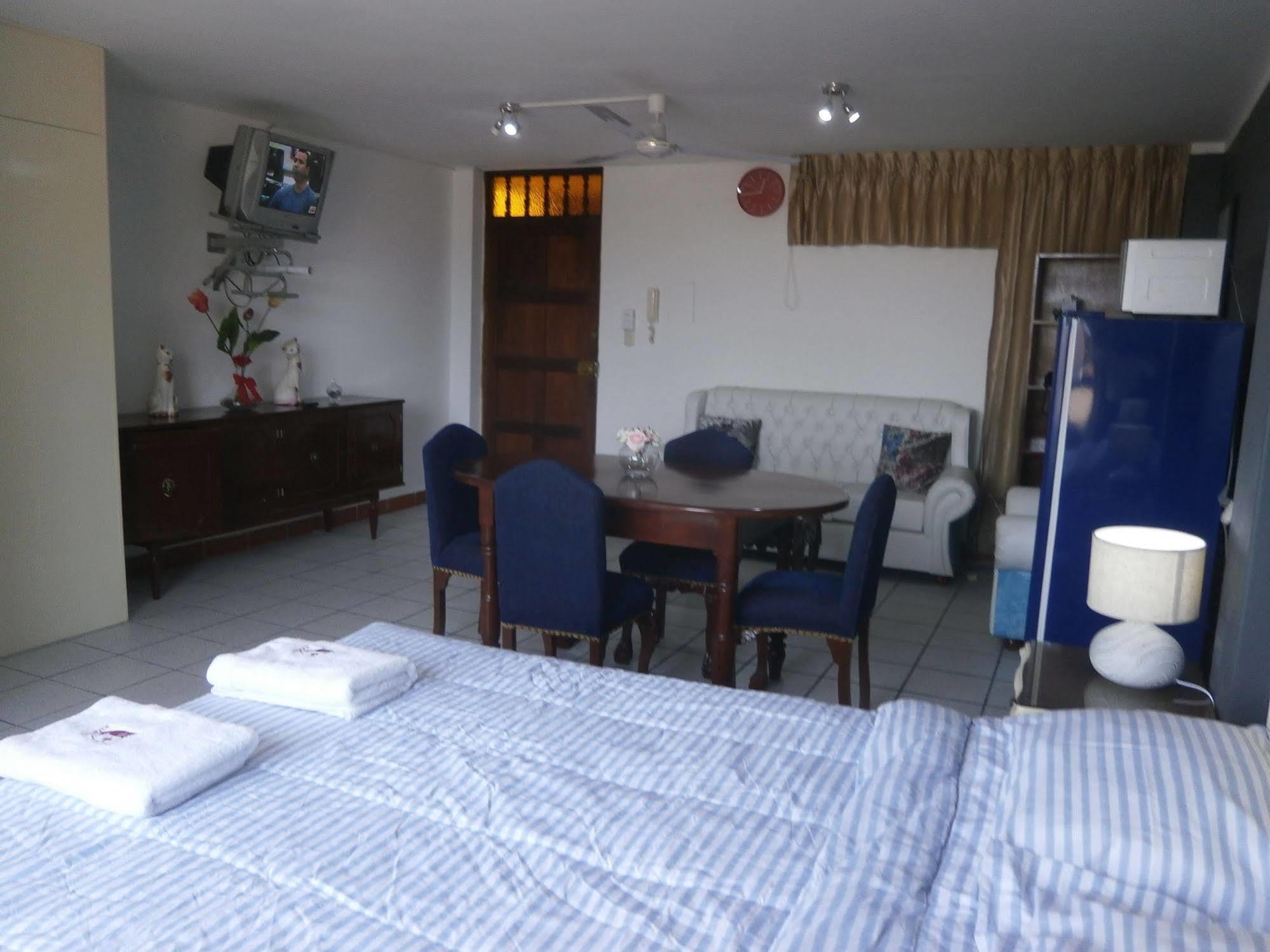 Strenua Santa Maria Suites Trujillo Bagian luar foto